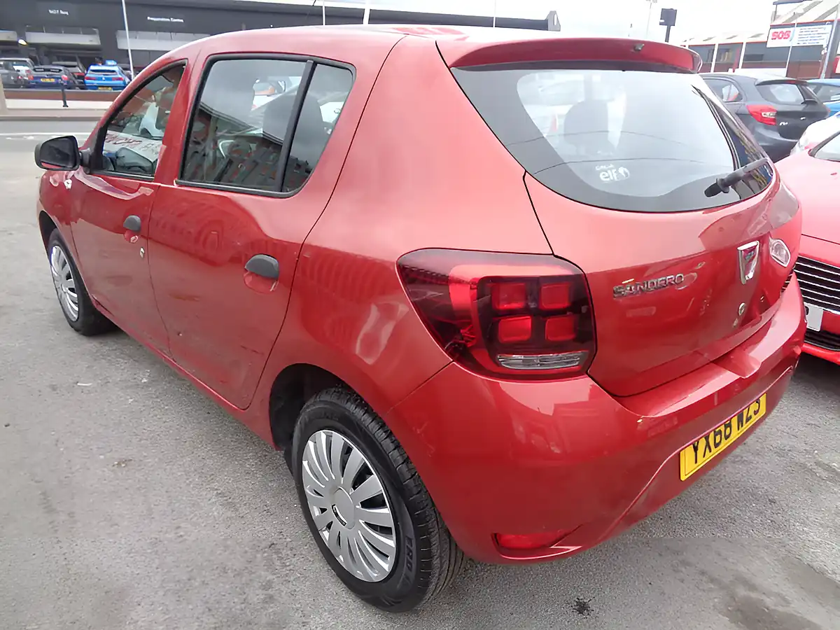 Used 2018 Dacia Sandero Essential Red - Interior and Exterior details 3