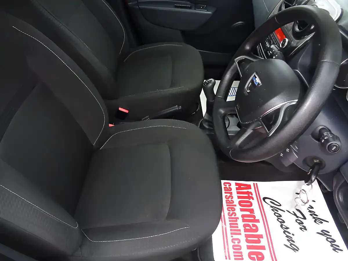 Used 2018 Dacia Sandero Essential Red - Interior and Exterior details 5