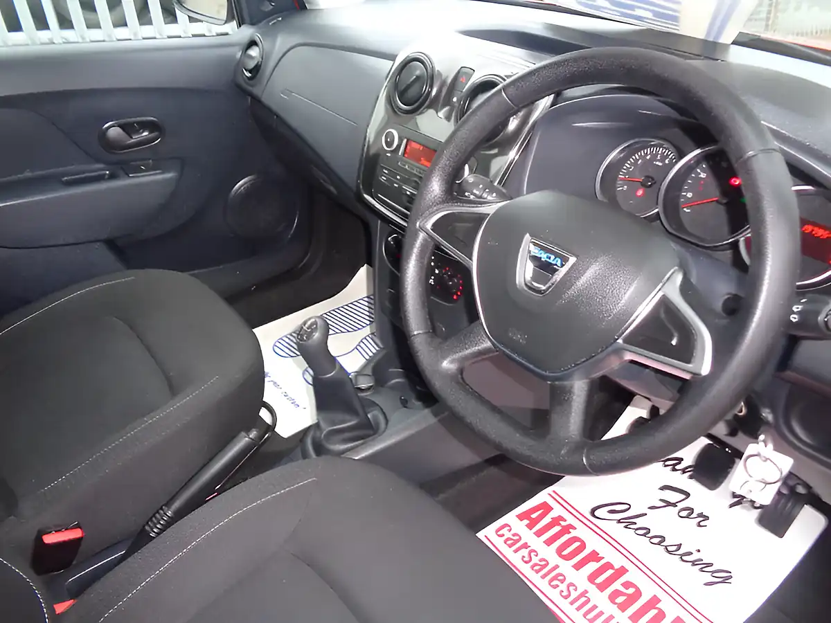 Used 2018 Dacia Sandero Essential Red - Interior and Exterior details 6
