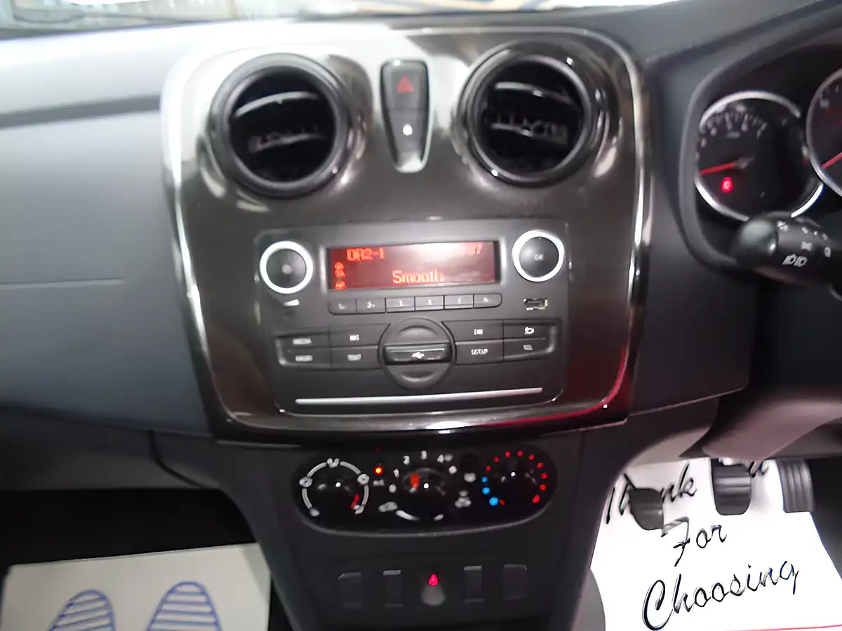Used 2018 Dacia Sandero Essential Red - Interior and Exterior details 8