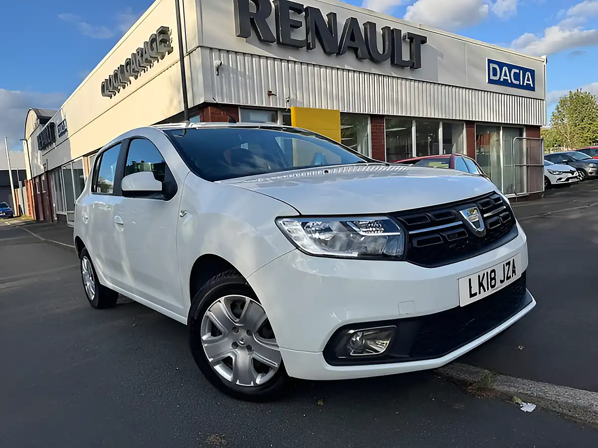 Used 2018 Dacia Sandero Laureate White - Front View