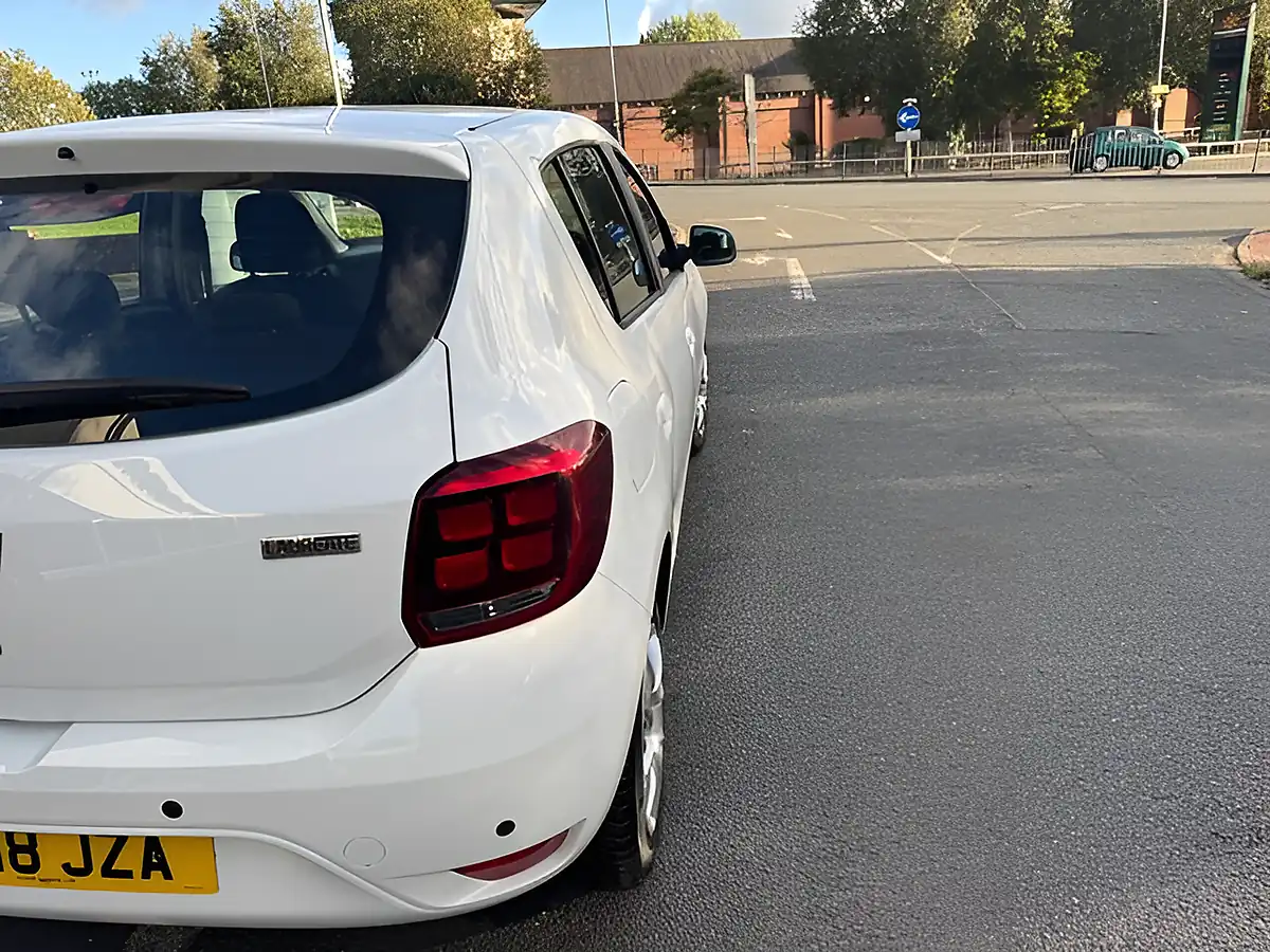 Used 2018 Dacia Sandero Laureate White - Interior and Exterior details 10