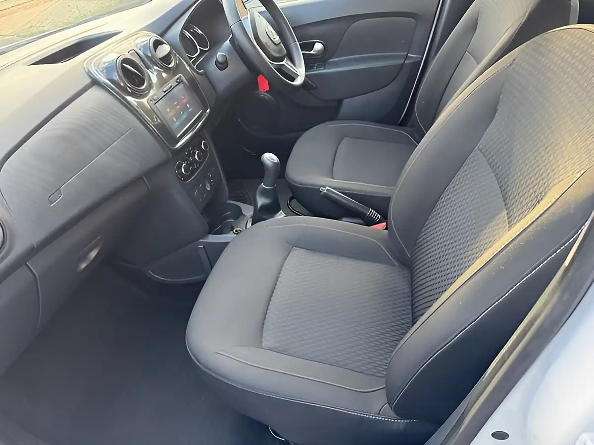 Used 2018 Dacia Sandero Laureate White - Interior and Exterior details 11