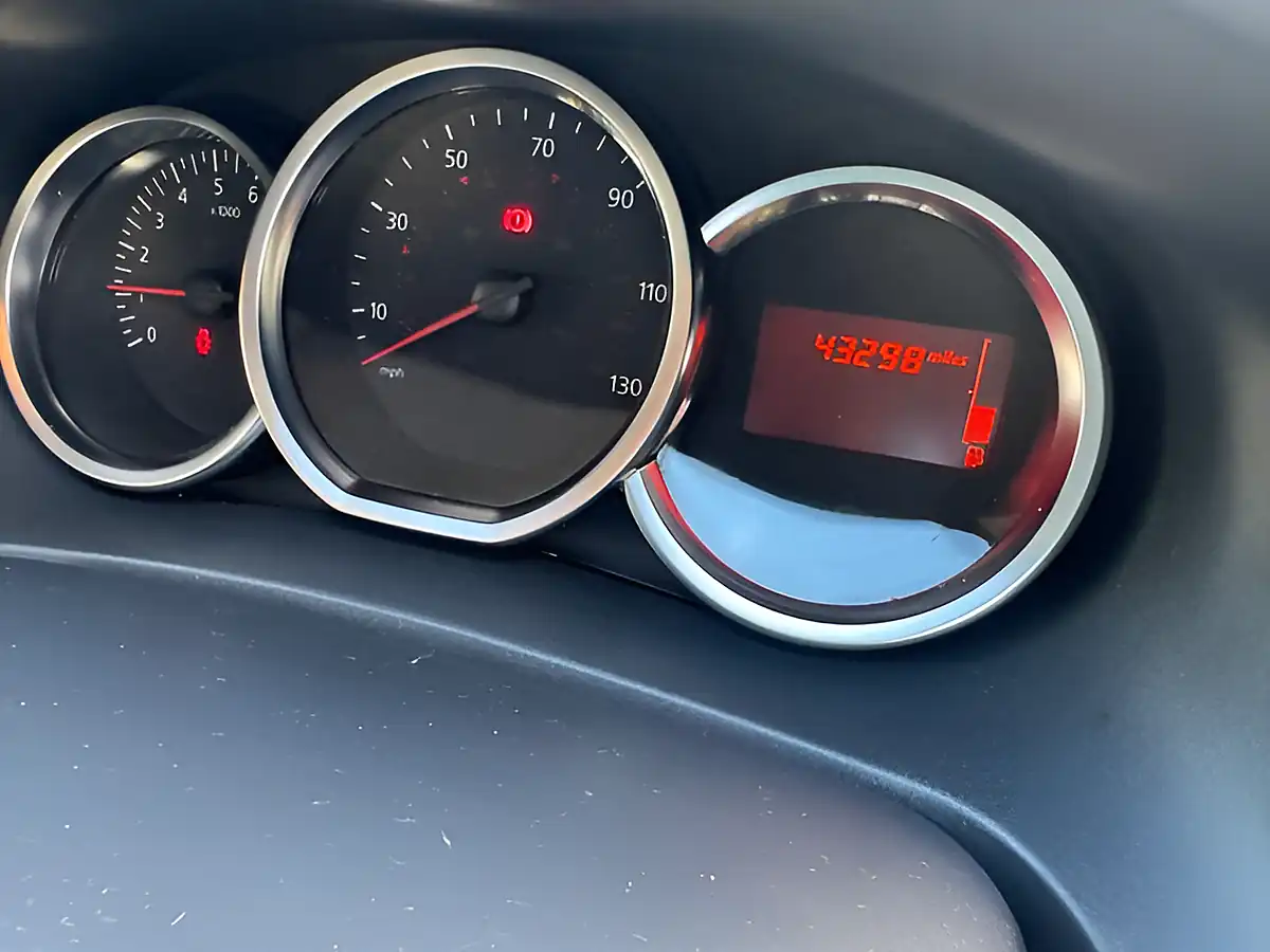 Used 2018 Dacia Sandero Laureate White - Interior and Exterior details 15