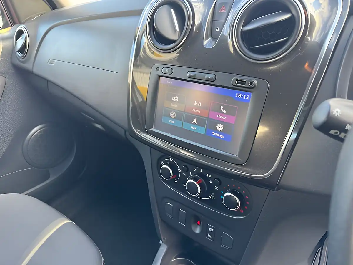 Used 2018 Dacia Sandero Laureate White - Interior and Exterior details 16