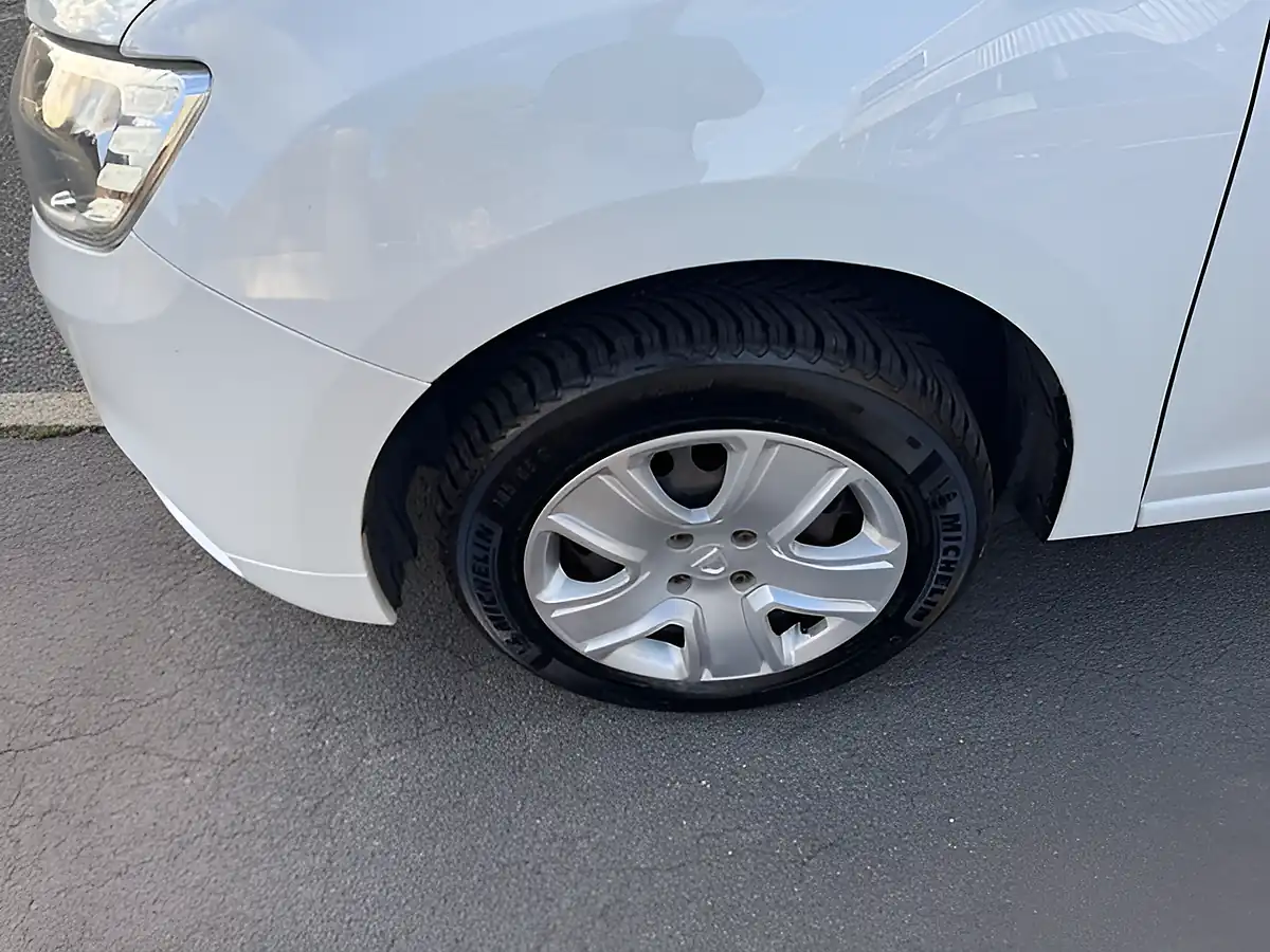 Used 2018 Dacia Sandero Laureate White - Interior and Exterior details 19