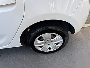Used 2018 Dacia Sandero Laureate White - Interior and Exterior details 20