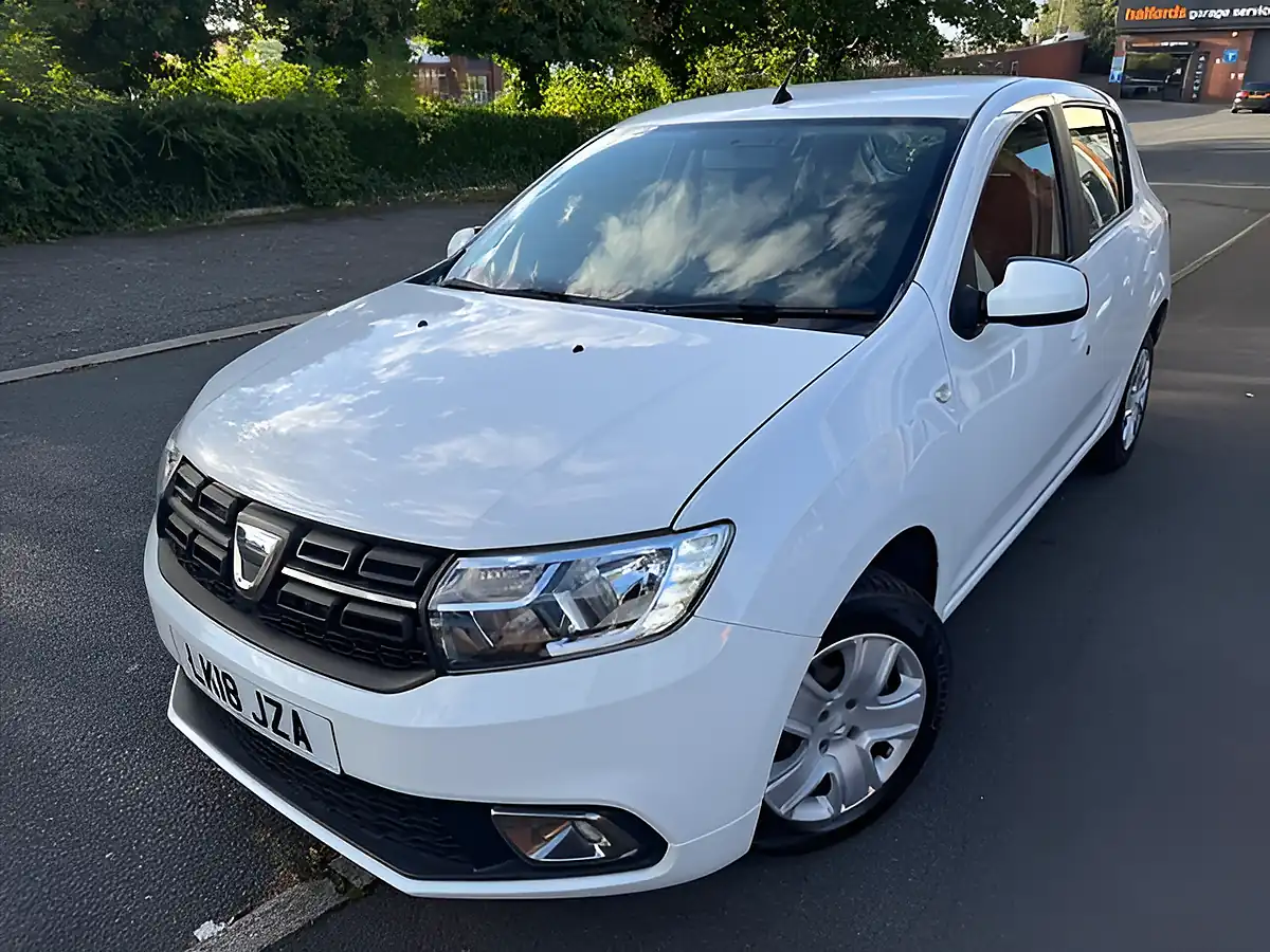 Used 2018 Dacia Sandero Laureate White - Interior and Exterior details 3