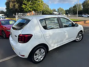 Used 2018 Dacia Sandero Laureate White - Interior and Exterior details 4