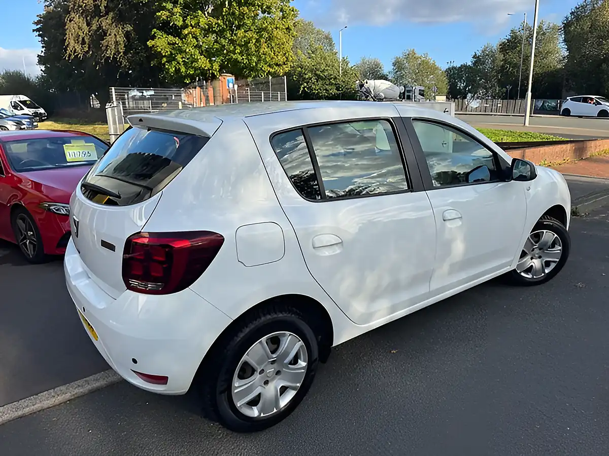 Used 2018 Dacia Sandero Laureate White - Interior and Exterior details 4