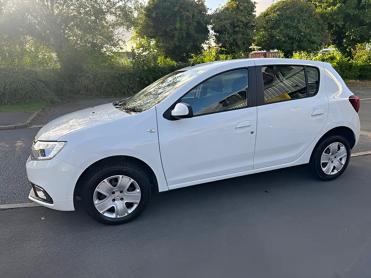 Used 2018 Dacia Sandero Laureate White - Interior and Exterior details 8