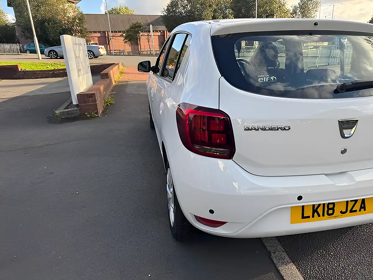 Used 2018 Dacia Sandero Laureate White - Interior and Exterior details 9