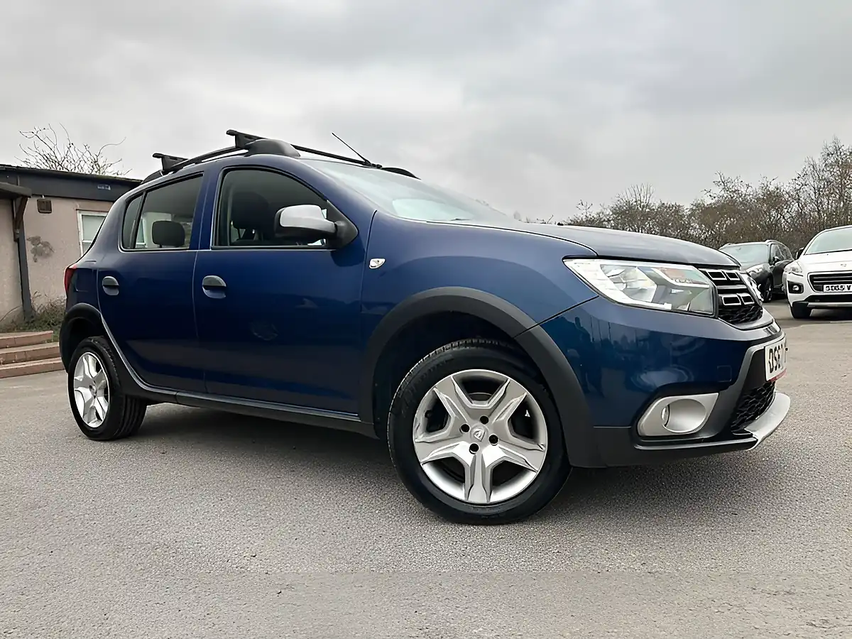 Used 2018 Dacia Sandero Stepway Ambiance Blue - Front View