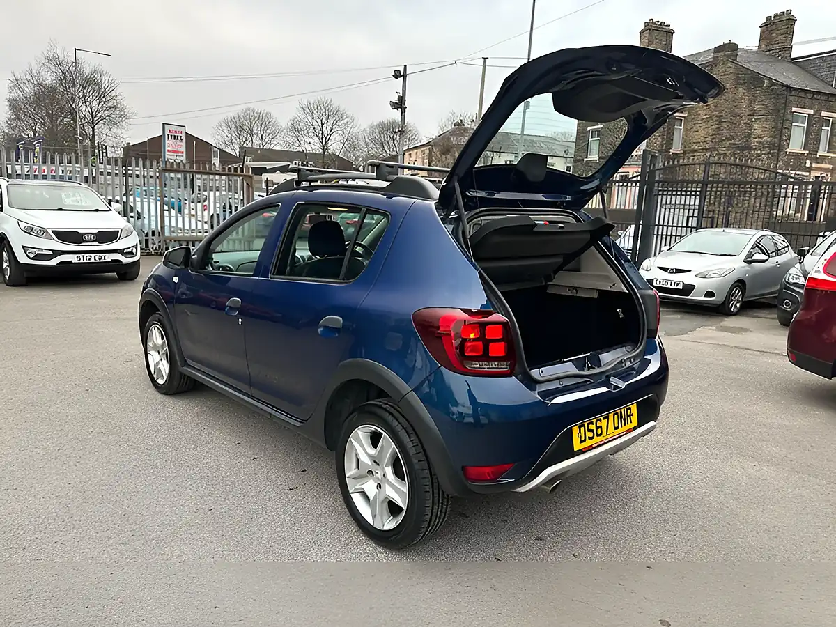 Used 2018 Dacia Sandero Stepway Ambiance Blue - Interior and Exterior details 17