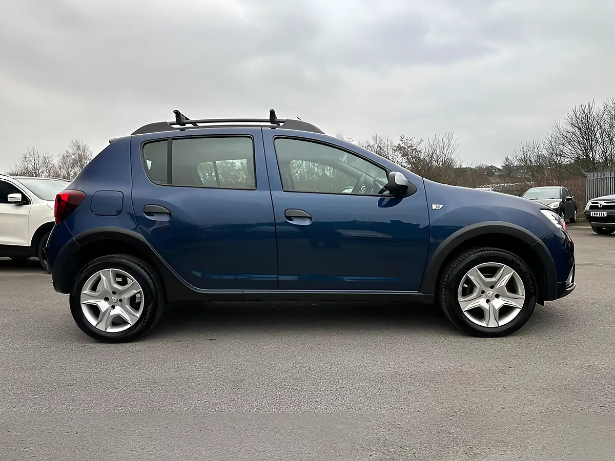 Used 2018 Dacia Sandero Stepway Ambiance Blue - Interior and Exterior details 18