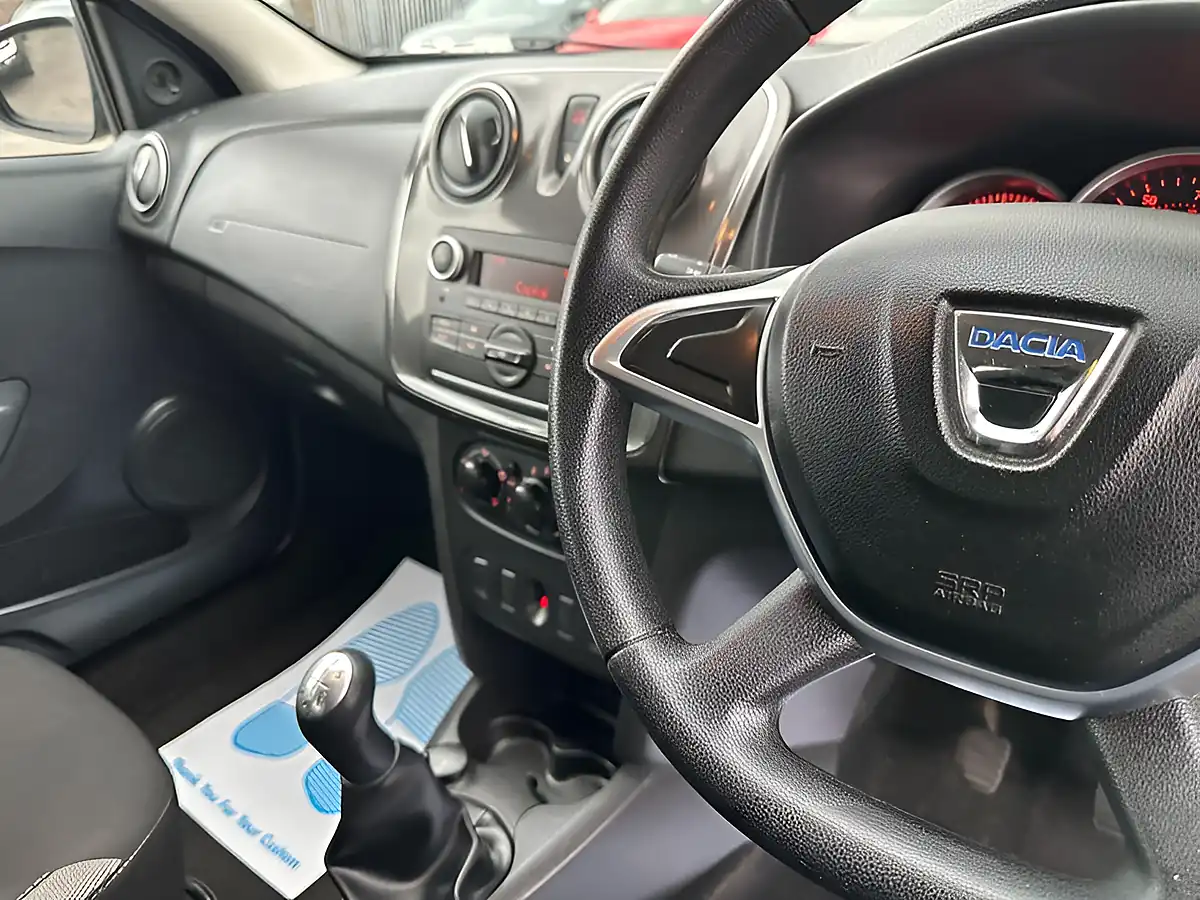 Used 2018 Dacia Sandero Stepway Ambiance Blue - Interior and Exterior details 4