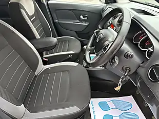 Used 2018 Dacia Sandero Stepway Ambiance Blue - Interior and Exterior details 5