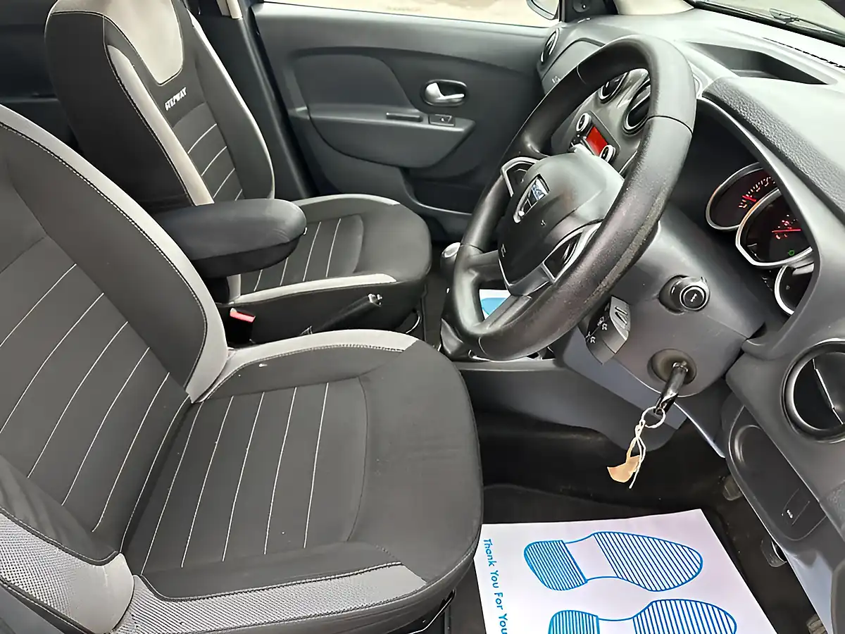 Used 2018 Dacia Sandero Stepway Ambiance Blue - Interior and Exterior details 5