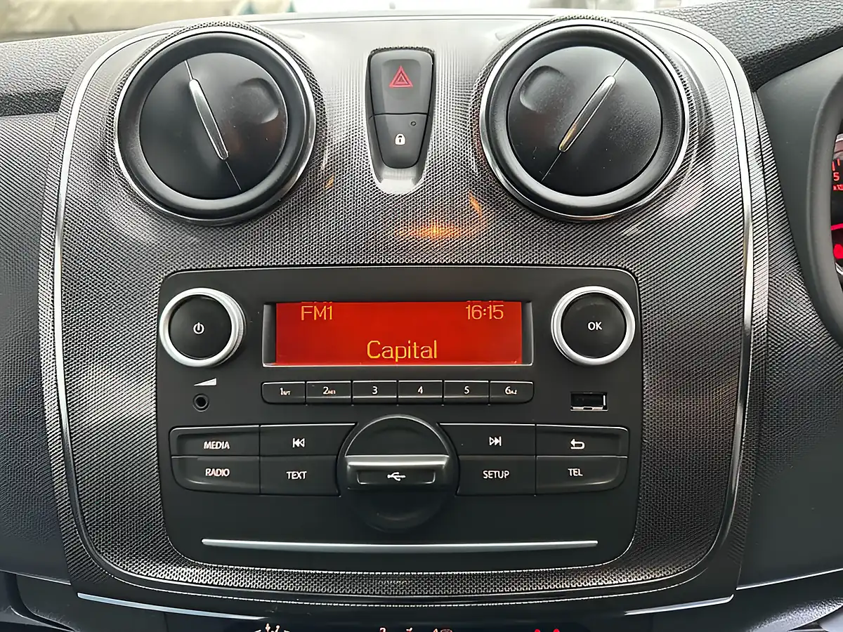Used 2018 Dacia Sandero Stepway Ambiance Blue - Interior and Exterior details 6