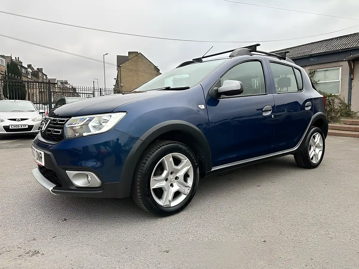 Used 2018 Dacia Sandero Stepway Ambiance Blue - Interior and Exterior details 8