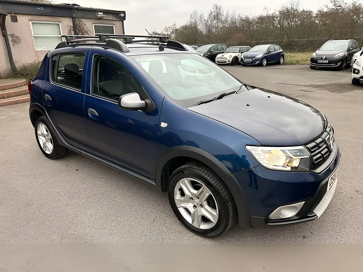 Used 2018 Dacia Sandero Stepway Ambiance Blue - Interior and Exterior details 9