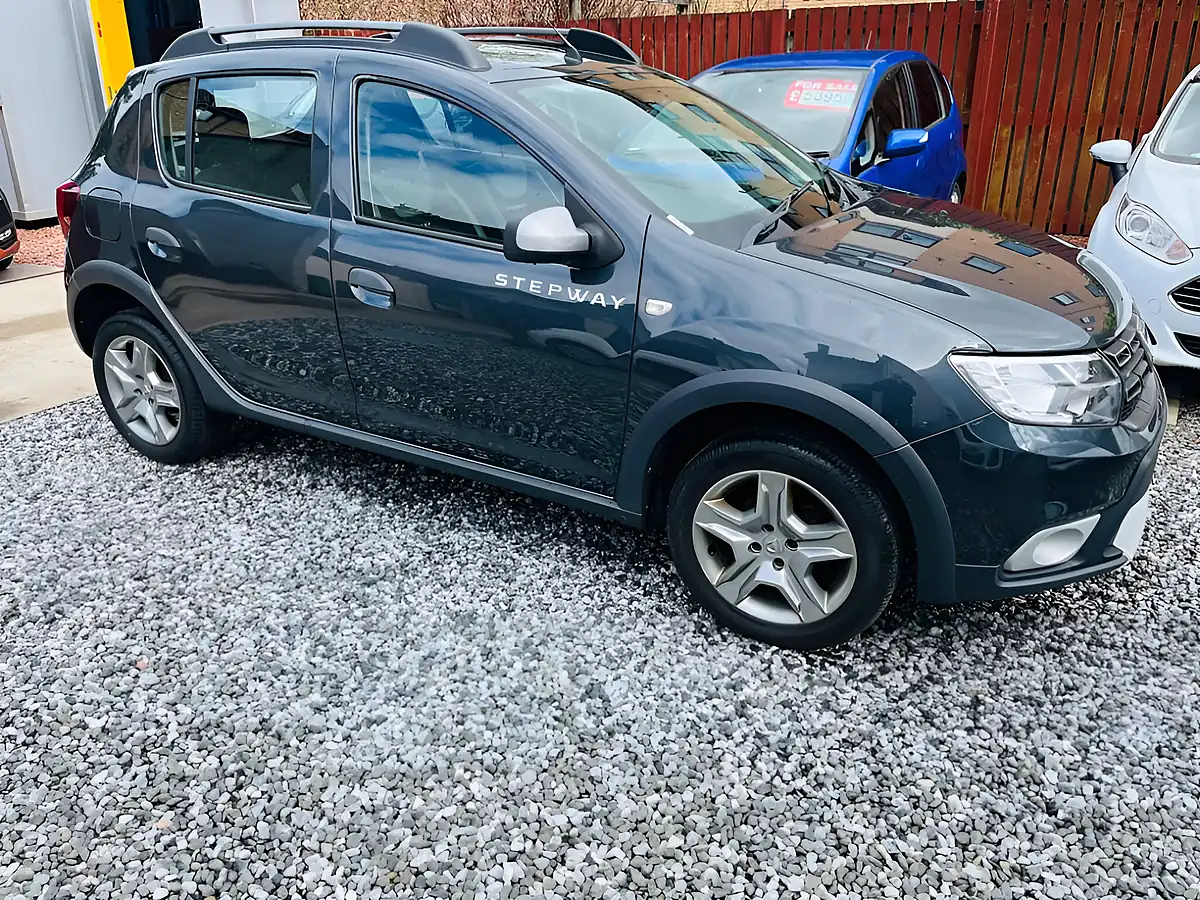 Used 2018 Dacia Sandero Stepway Ambiance Grey - Front View