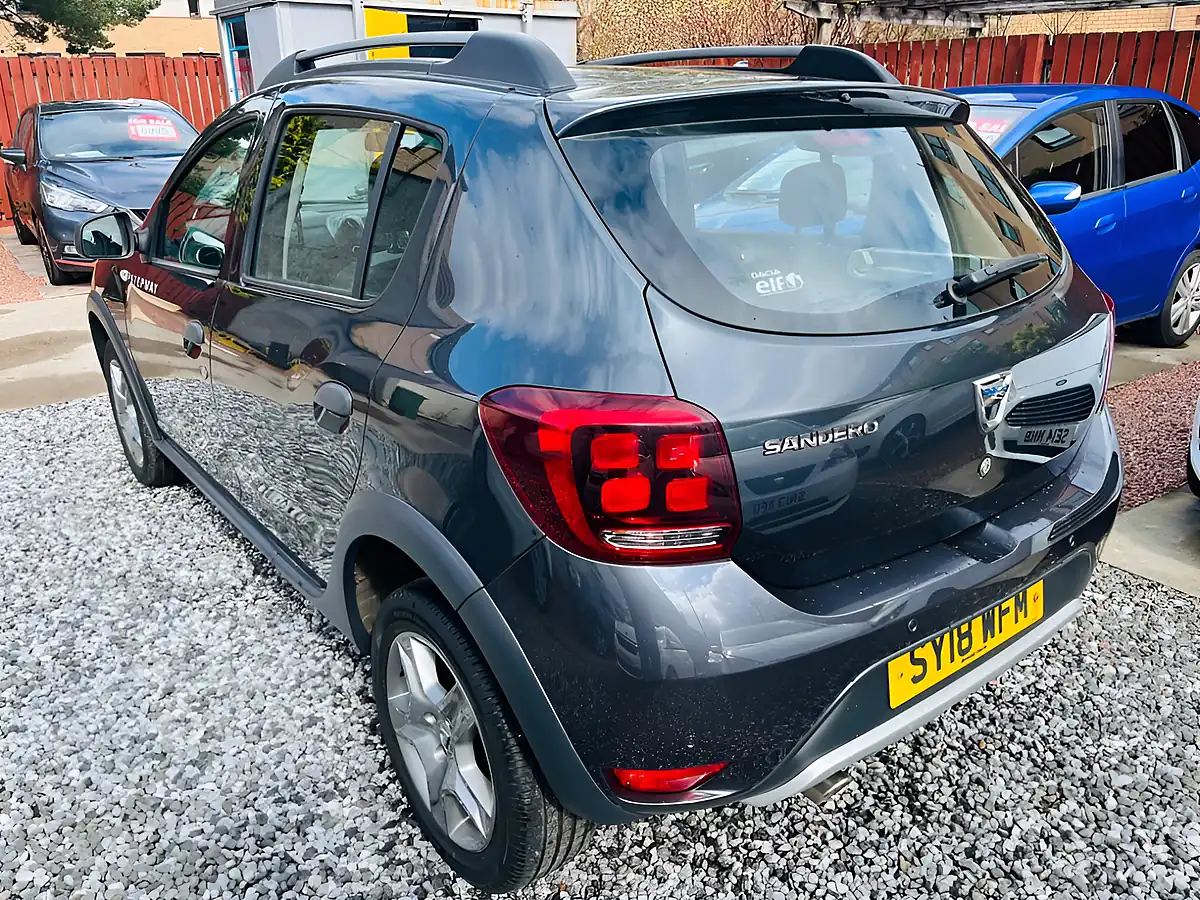 Used 2018 Dacia Sandero Stepway Ambiance Grey - Interior and Exterior details 7