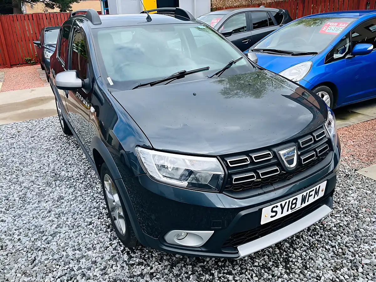 Used 2018 Dacia Sandero Stepway Ambiance Grey - Interior and Exterior details 8