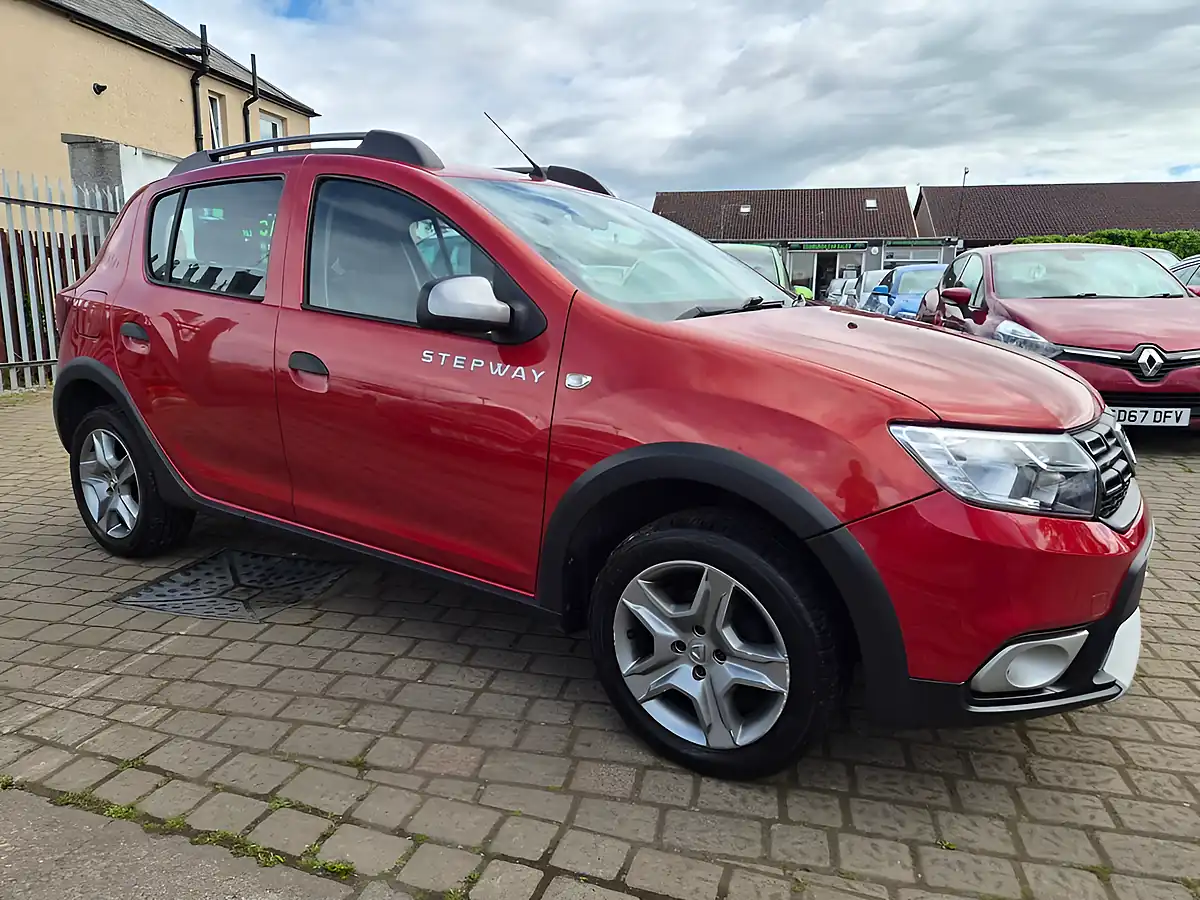 Used 2018 Dacia Sandero Stepway Ambiance Red - Front View