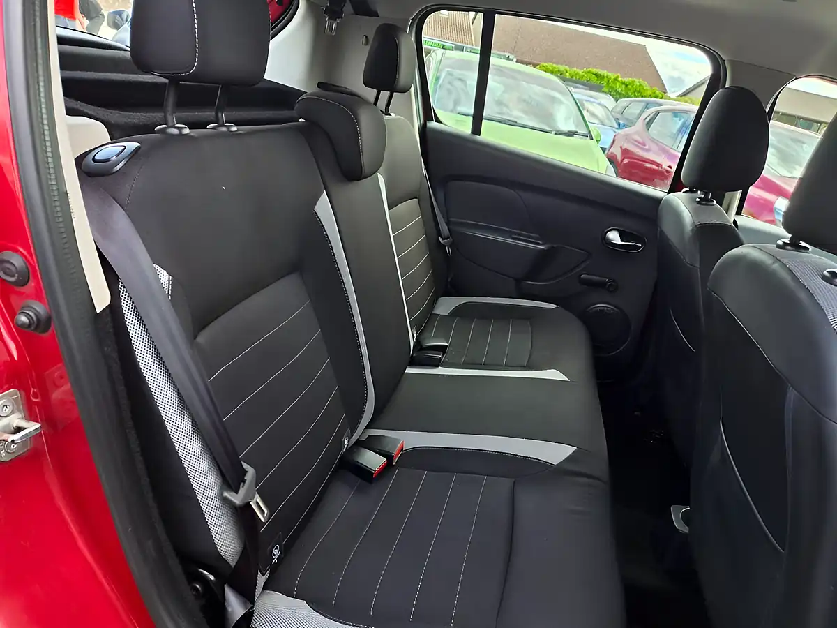 Used 2018 Dacia Sandero Stepway Ambiance Red - Interior and Exterior details 14
