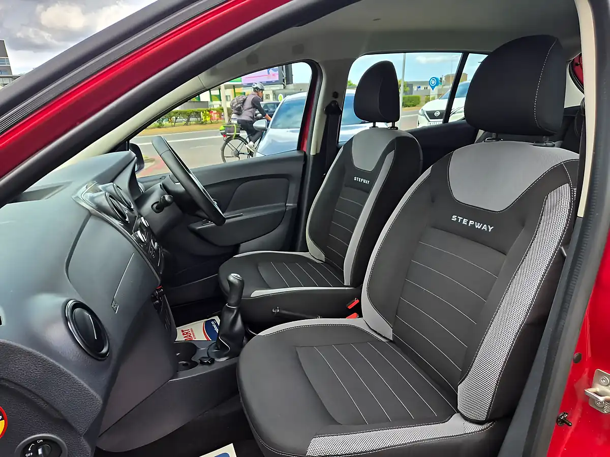 Used 2018 Dacia Sandero Stepway Ambiance Red - Interior and Exterior details 16