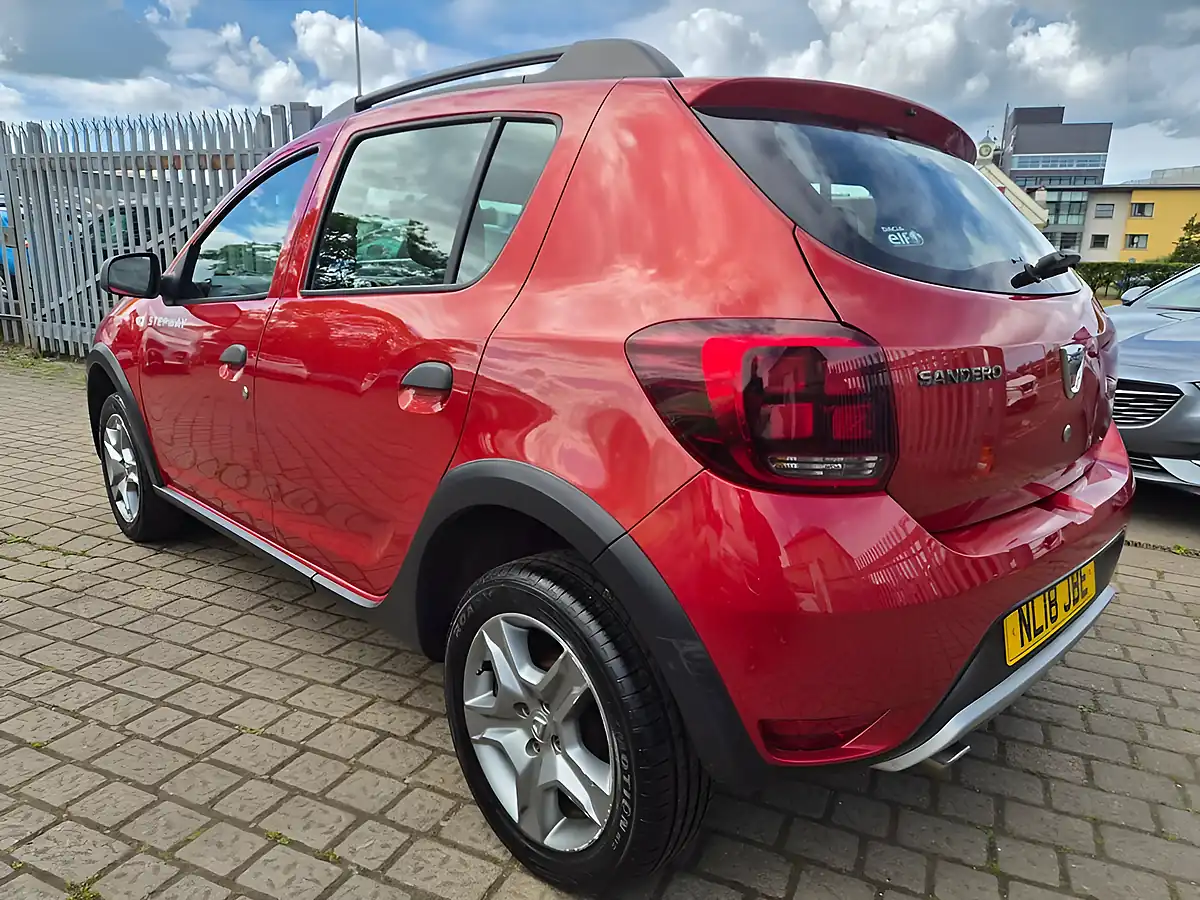 Used 2018 Dacia Sandero Stepway Ambiance Red - Interior and Exterior details 4