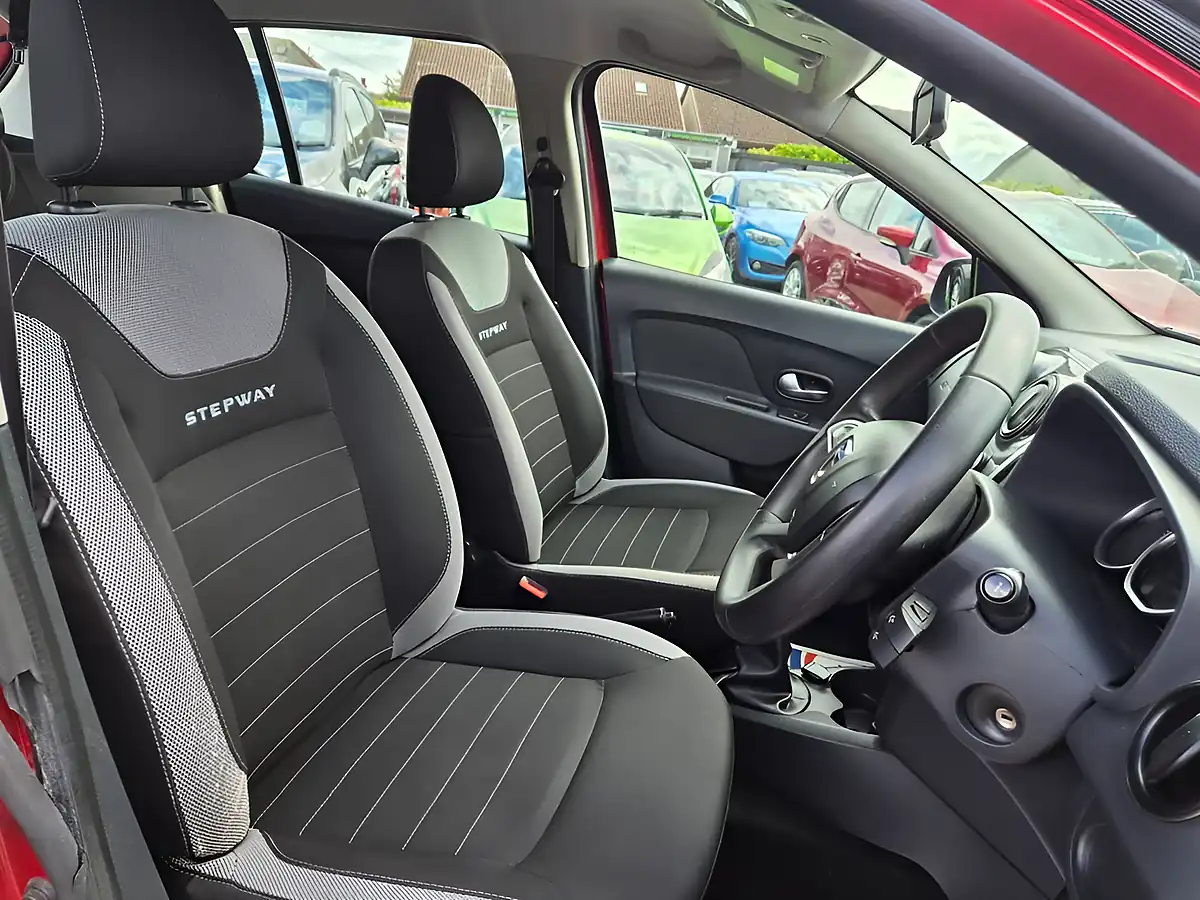 Used 2018 Dacia Sandero Stepway Ambiance Red - Interior and Exterior details 7