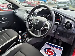 Used 2018 Dacia Sandero Stepway Ambiance Red - Interior and Exterior details 8