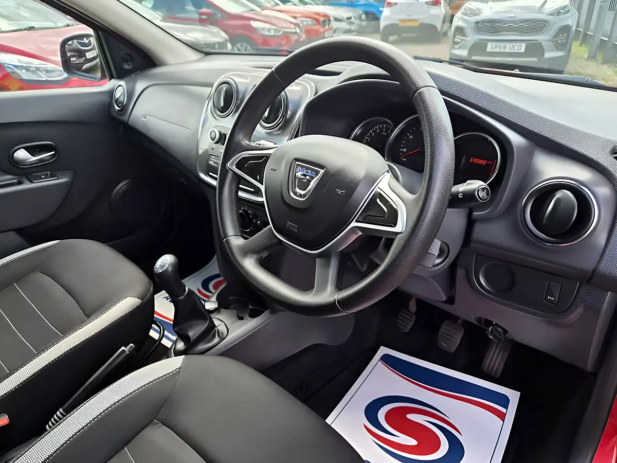 Used 2018 Dacia Sandero Stepway Ambiance Red - Interior and Exterior details 8