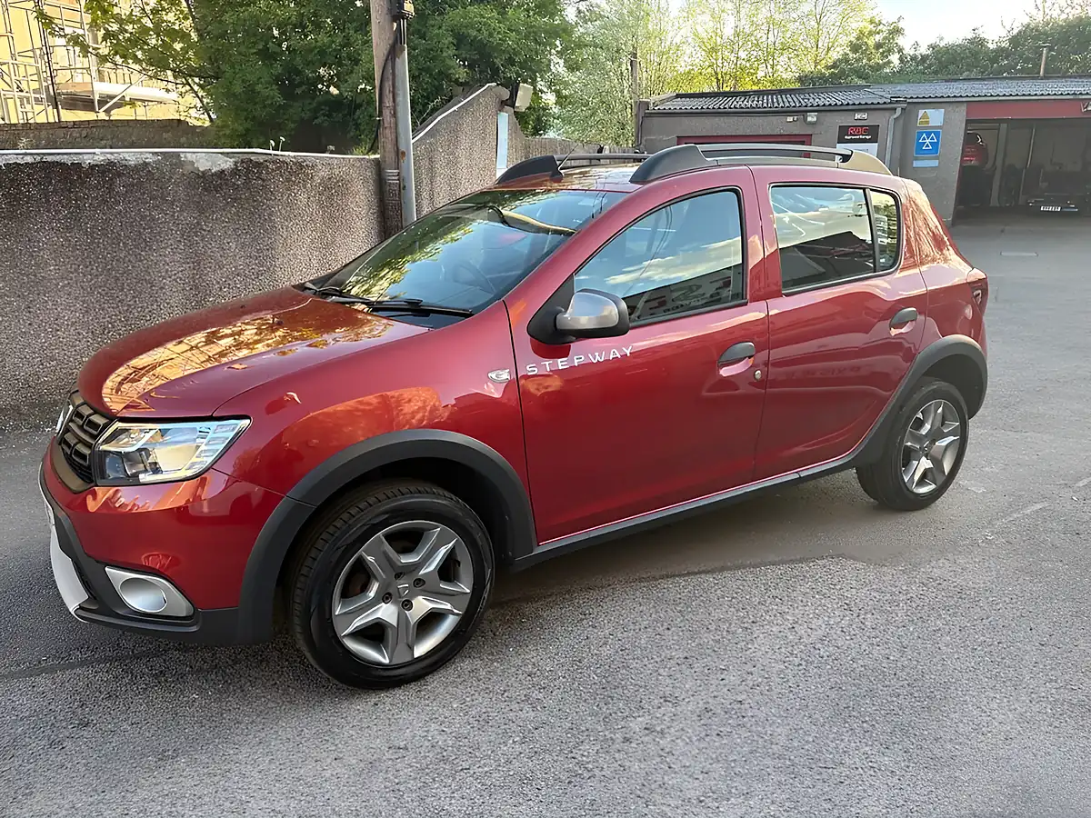 Used 2018 Dacia Sandero Stepway Ambiance Red - Interior and Exterior details 3