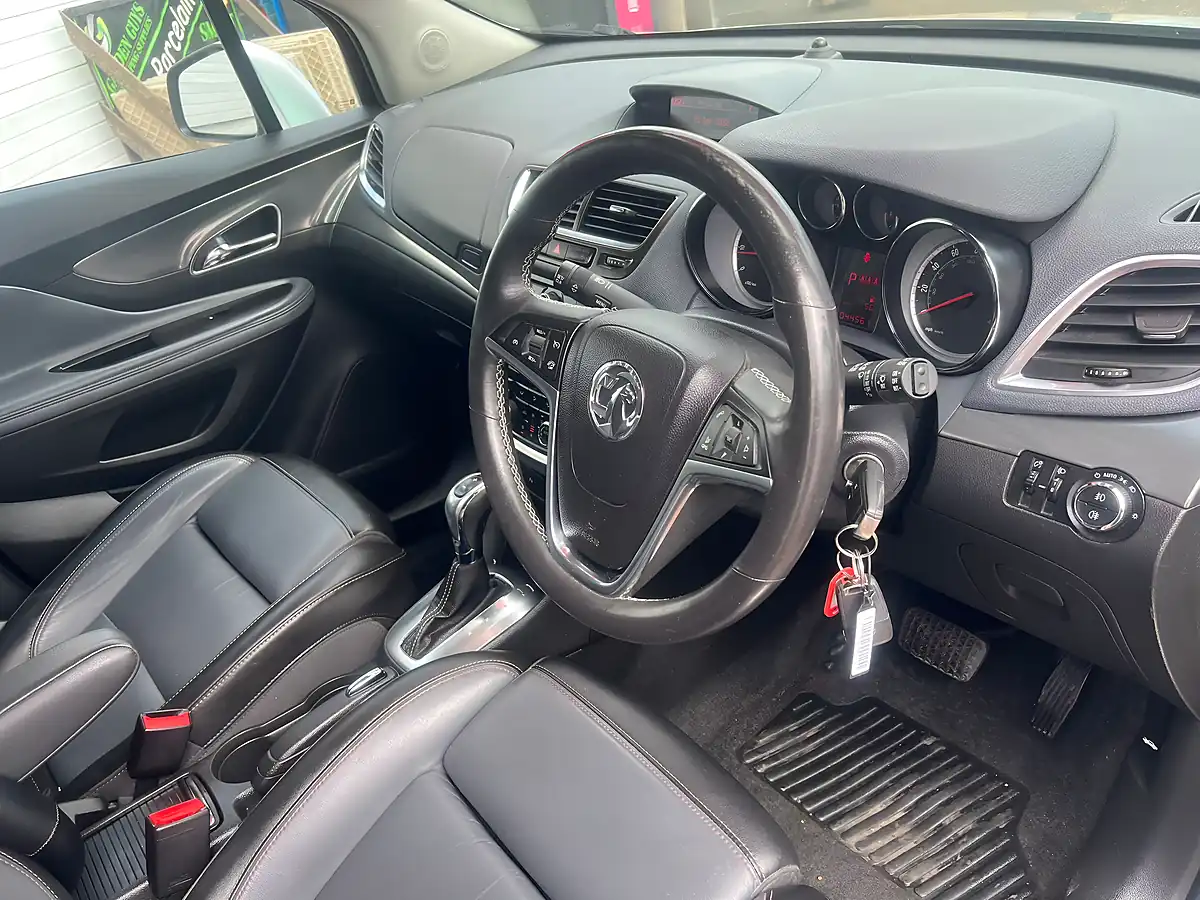 Used 2018 Dacia Sandero Stepway Comfort Blue - Interior and Exterior details 12
