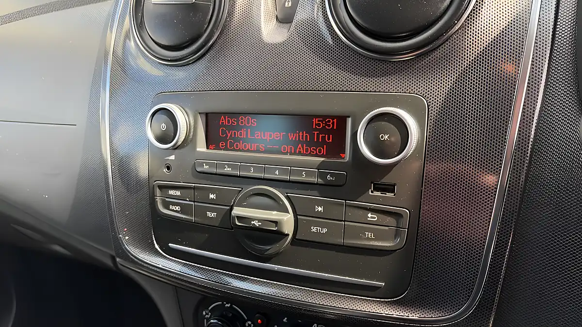 Used 2018 Dacia Sandero Stepway Essential Blue - Interior and Exterior details 10