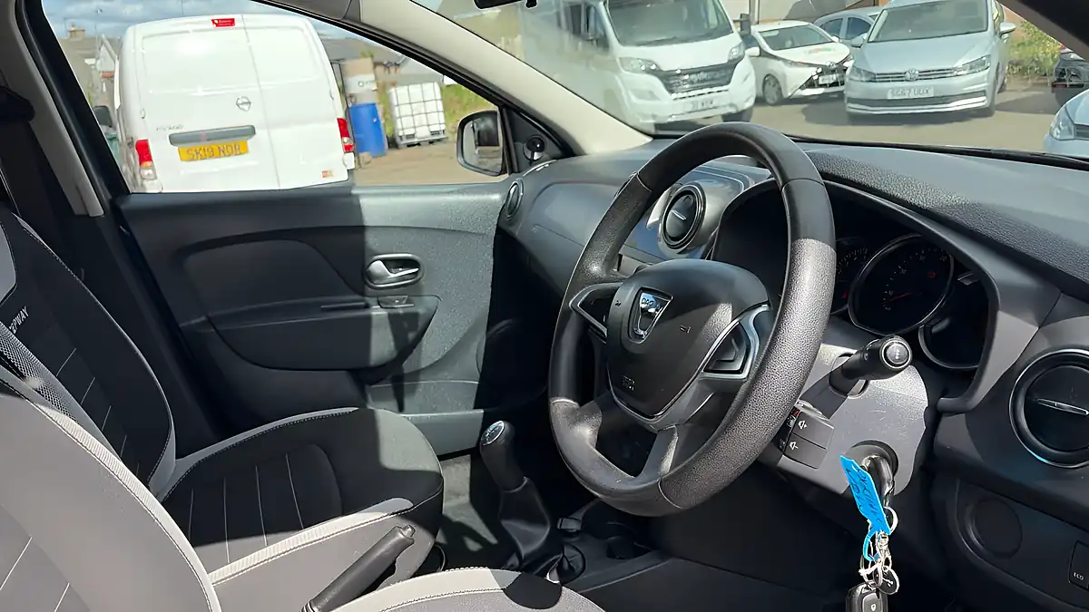 Used 2018 Dacia Sandero Stepway Essential Blue - Interior and Exterior details 13