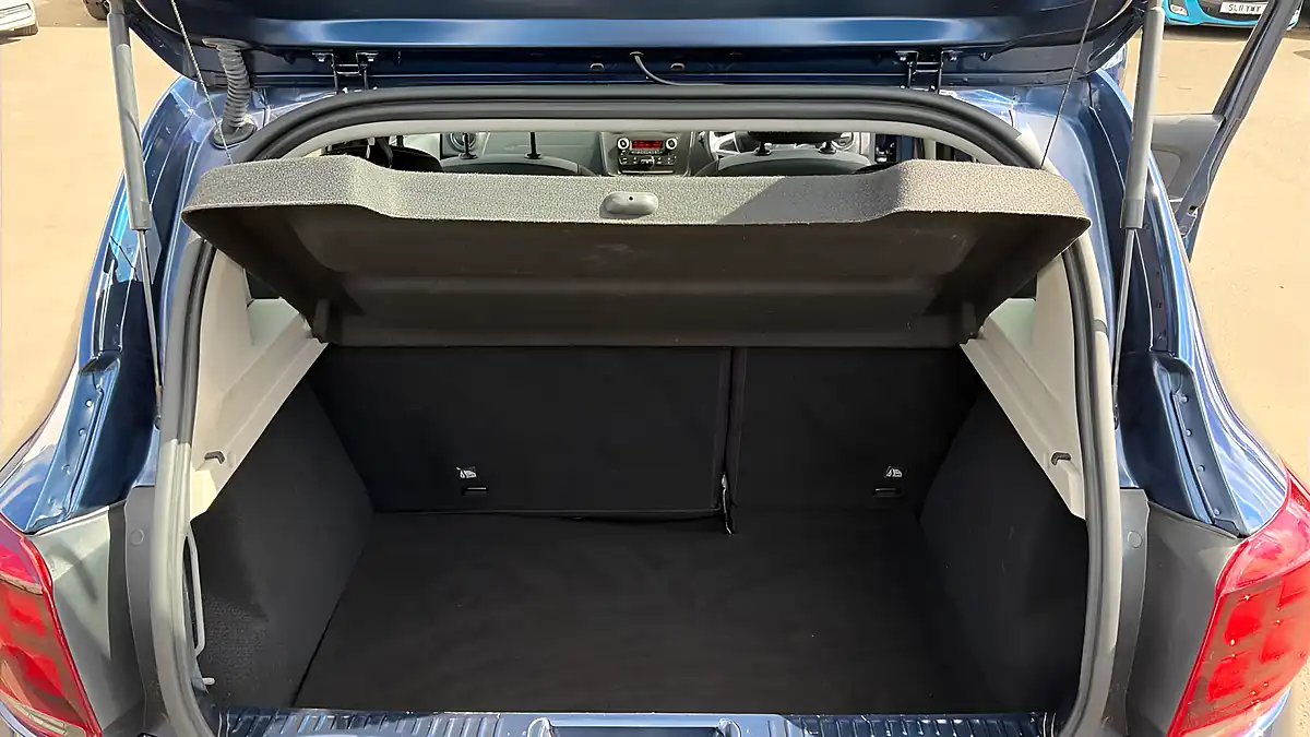 Used 2018 Dacia Sandero Stepway Essential Blue - Interior and Exterior details 15