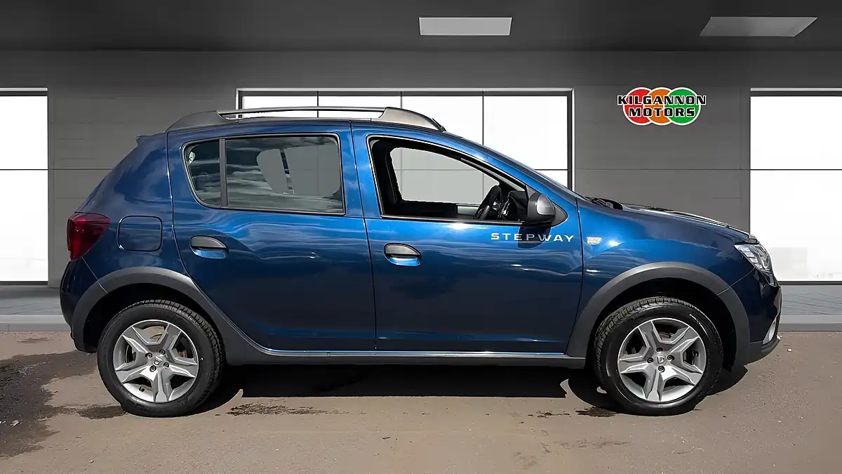 Used 2018 Dacia Sandero Stepway Essential Blue - Interior and Exterior details 16