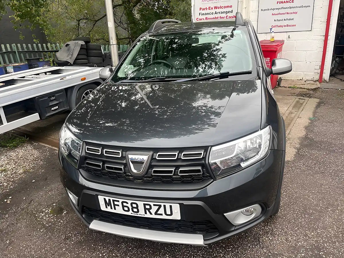 Used 2018 Dacia Sandero Stepway Essential Grey - Interior and Exterior details 2