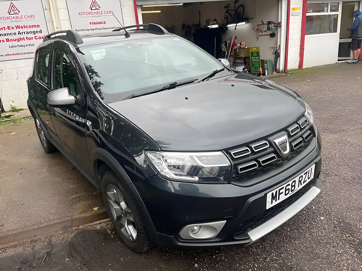 Used 2018 Dacia Sandero Stepway Essential Grey - Interior and Exterior details 3
