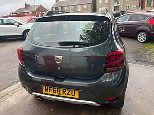 Used 2018 Dacia Sandero Stepway Essential Grey - Interior and Exterior details 4