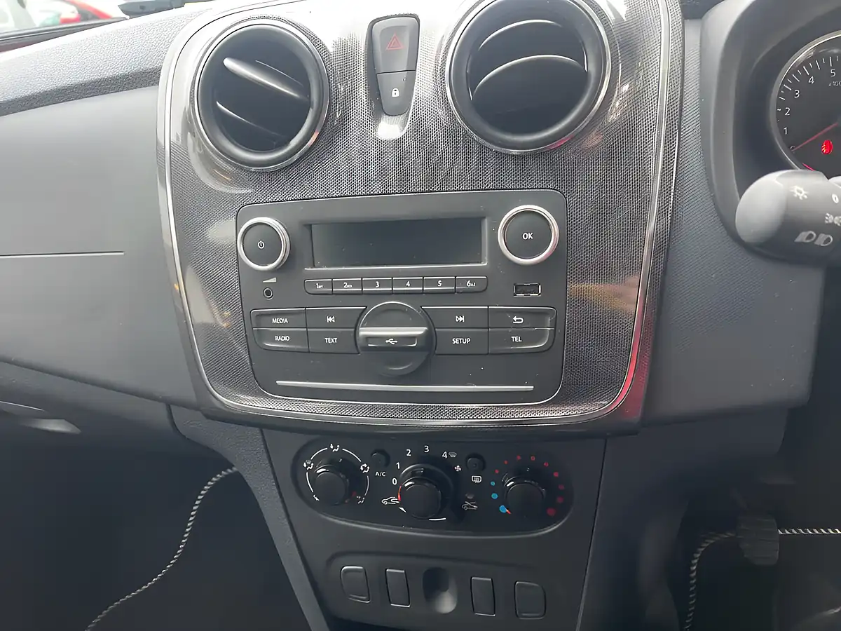 Used 2018 Dacia Sandero Stepway Essential Grey - Interior and Exterior details 6
