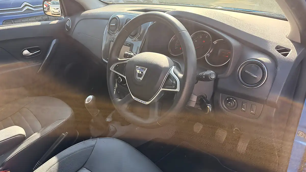 Used 2018 Dacia Sandero Stepway Laureate Azurite Blue - Interior and Exterior details 10