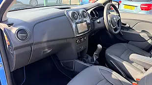 Used 2018 Dacia Sandero Stepway Laureate Azurite Blue - Interior and Exterior details 11