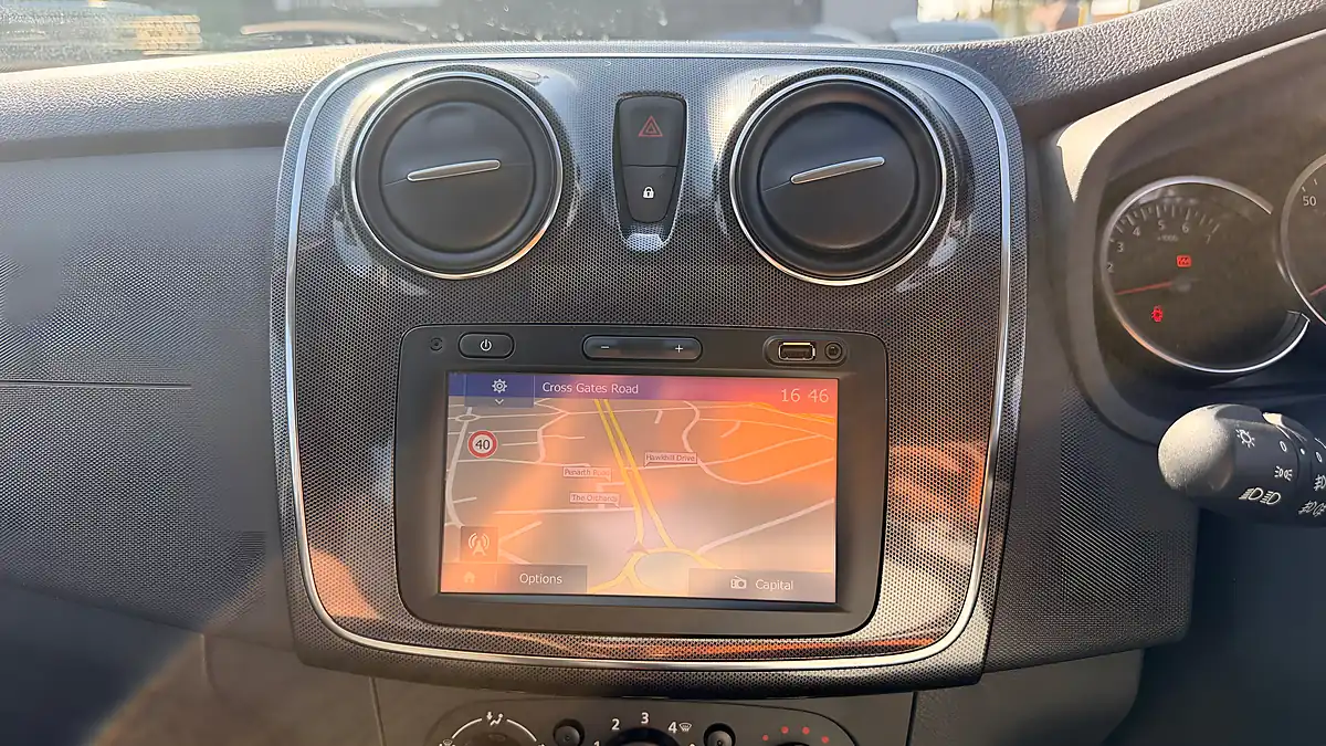 Used 2018 Dacia Sandero Stepway Laureate Azurite Blue - Interior and Exterior details 13