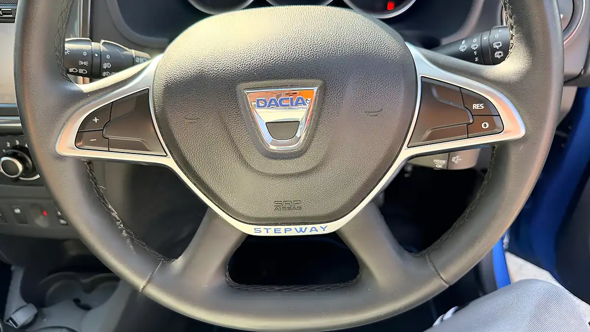 Used 2018 Dacia Sandero Stepway Laureate Azurite Blue - Interior and Exterior details 14