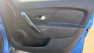 Used 2018 Dacia Sandero Stepway Laureate Azurite Blue - Interior and Exterior details 15